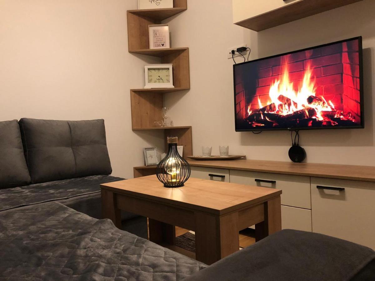Am Apartment Τζαχορίνα Εξωτερικό φωτογραφία