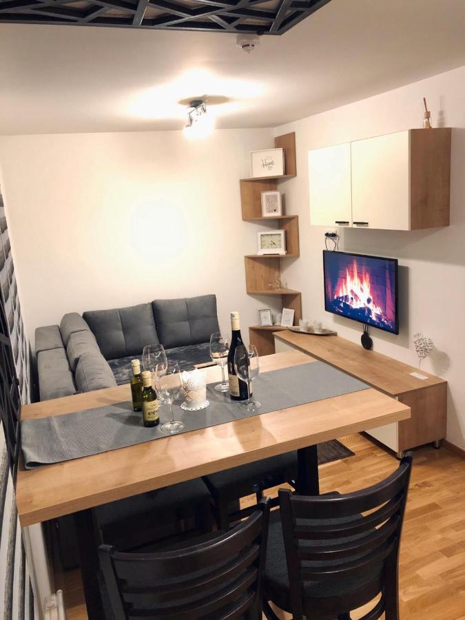 Am Apartment Τζαχορίνα Εξωτερικό φωτογραφία